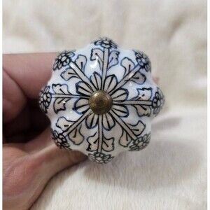 NWT Pier 1 White Porcelain Flower W/ Blue Design Drawer Pull Cabinet Knob 2"